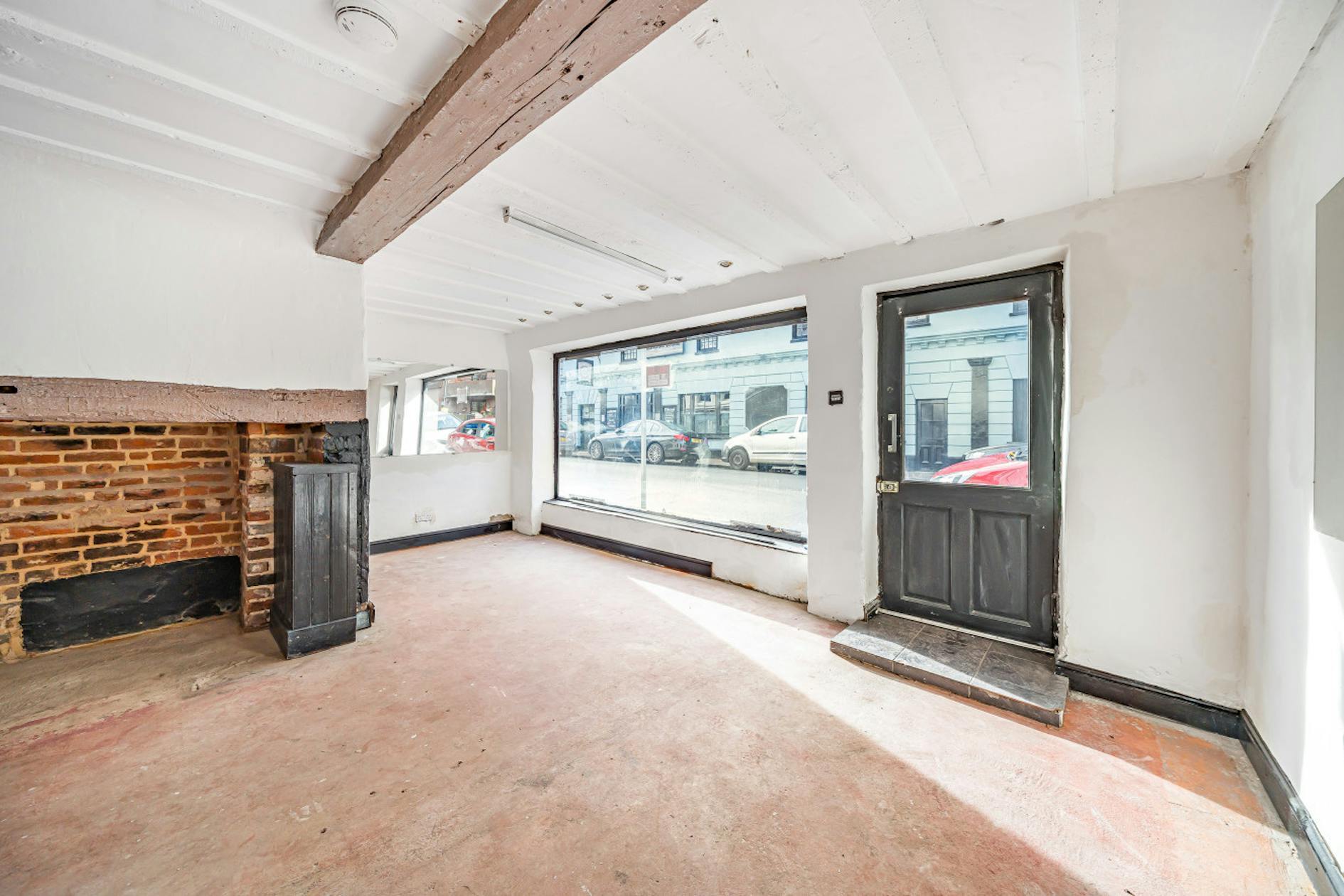 27 Church St, Staines for rent Interior Photo- Image 1 of 4