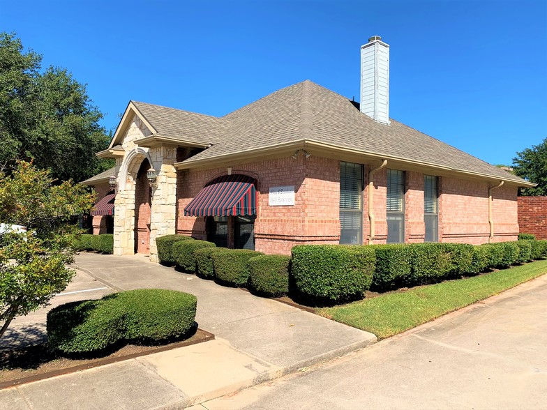 1840 Hurstview Dr, Hurst, TX for sale - Building Photo - Image 1 of 1