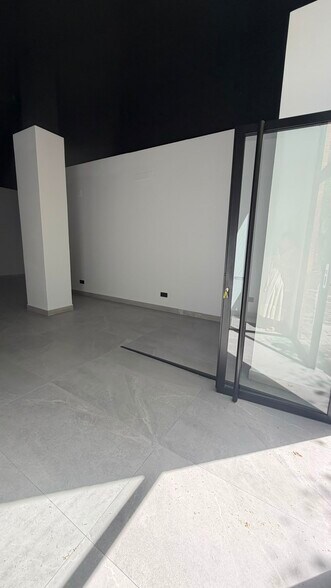 Retail in Torrejón de Ardoz, Madrid to rent - Interior Photo - Image 2 of 7