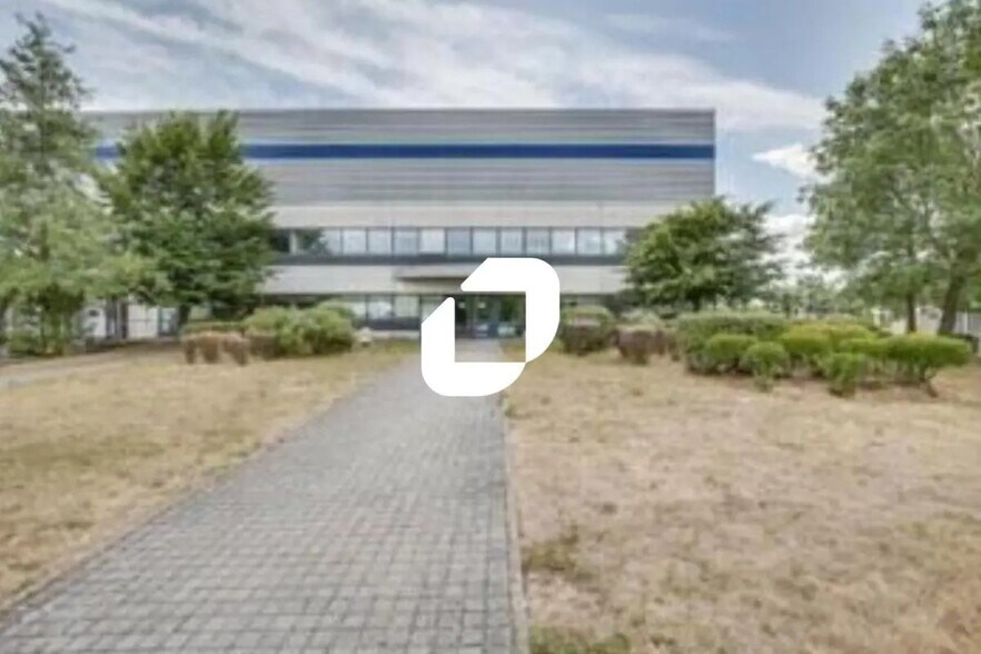 Industrial in Combs-la-Ville to rent - Building Photo - Image 2 of 7