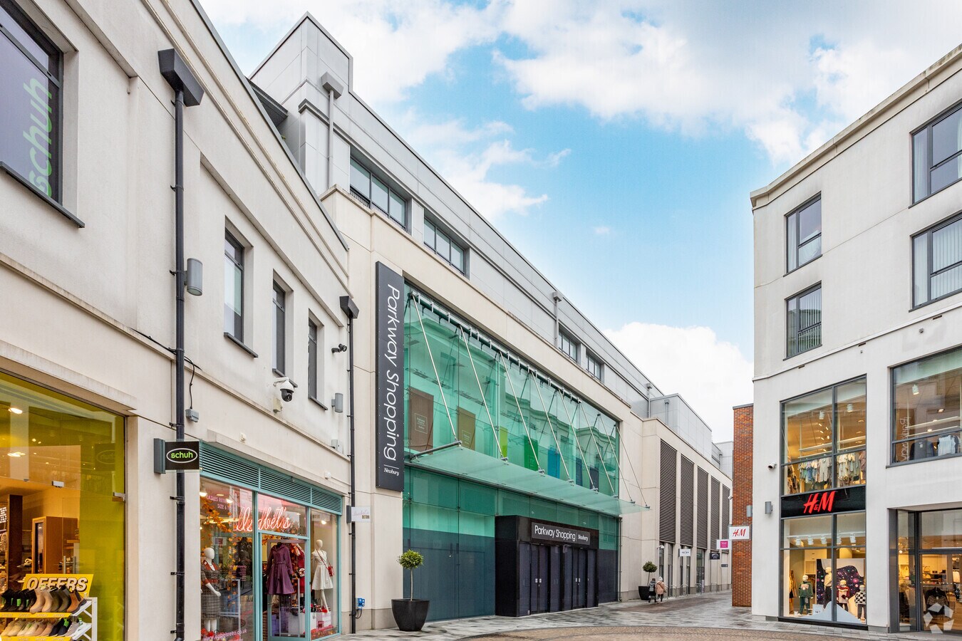 4853 Parkway, Newbury RG14 1AY UK