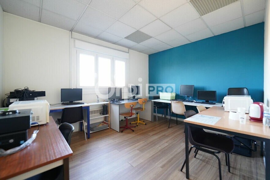 352 Cours Emile Zola, Villeurbanne to rent - Interior Photo - Image 3 of 9