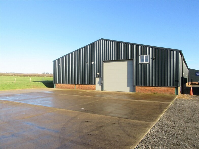 Brington Rd, Flore for sale - Primary Photo - Image 1 of 1