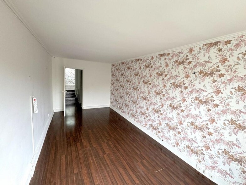 Office in Versailles to rent - Interior Photo - Image 2 of 14