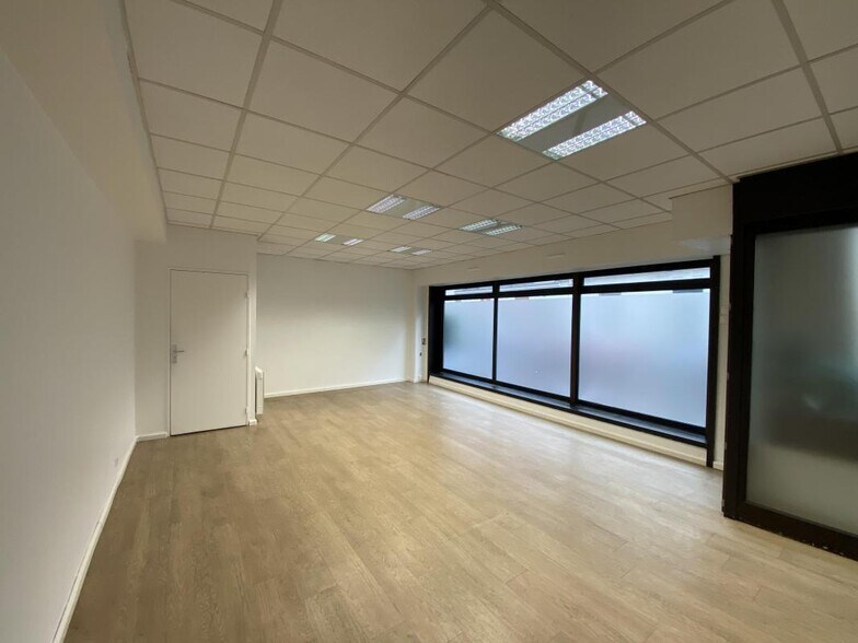 Retail in Paris for sale - Interior Photo - Image 3 of 4