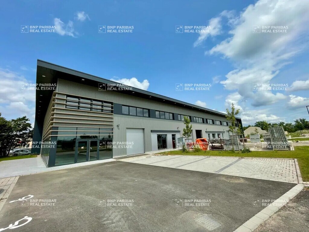 Location Local d'activités 374 m² - Photo 1