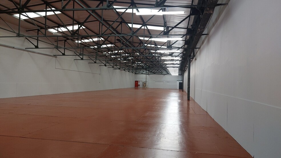 Whittle Pl, Dundee to rent - Building Photo - Image 2 of 3