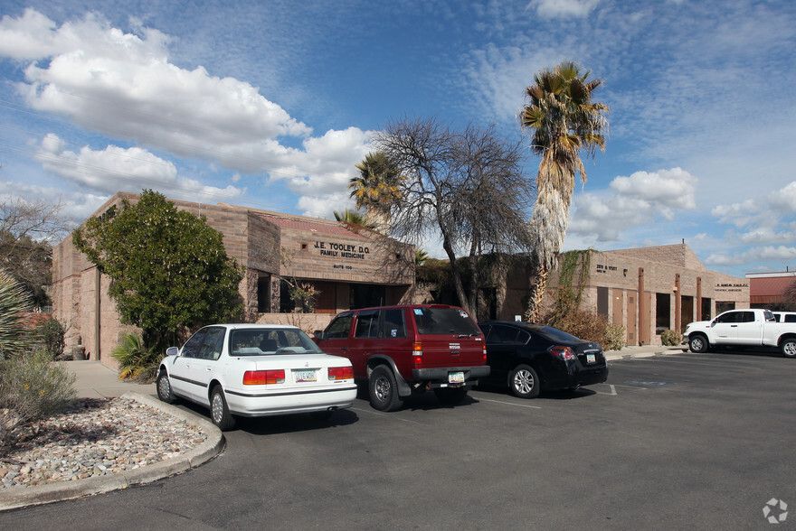 2370 N Wyatt Dr, Tucson, AZ for rent - Primary Photo - Image 1 of 2