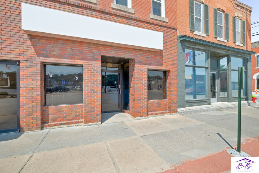 203 Main St, Louisville, NE for rent - Building Photo - Image 2 of 3