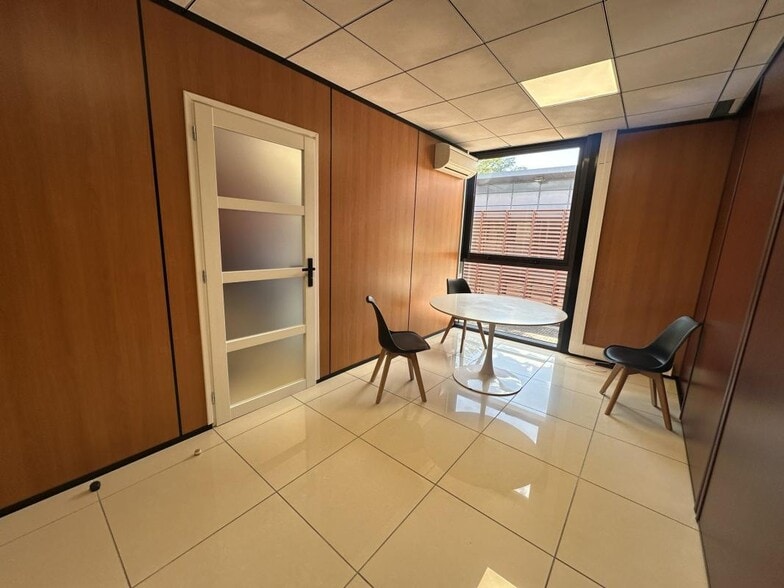 1 Rond-Point De La Résistance, Saint-Jean to rent - Interior Photo - Image 3 of 4