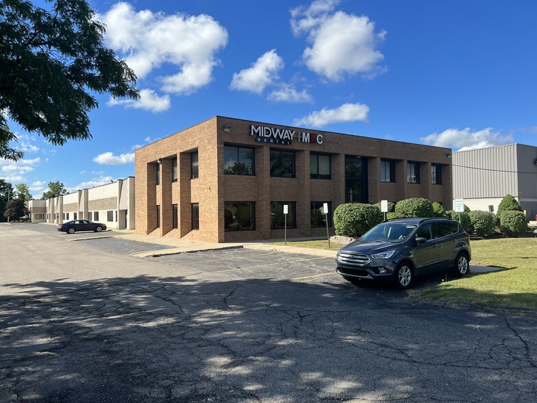 32535-32553 Schoolcraft Rd, Livonia, MI for rent - Primary Photo - Image 1 of 11