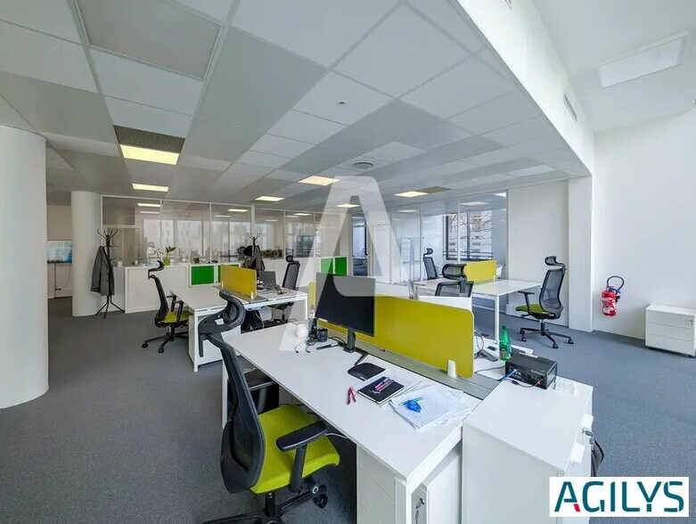 Office in Massy to rent - Interior Photo - Image 2 of 12