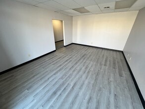 4300 Charter Ave, Oklahoma City, OK to rent Interior Photo- Image 1 of 20