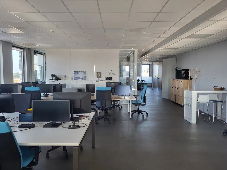 41 Boulevard De La Prairie Au Duc, Nantes to rent - Building Photo - Image 3 of 26