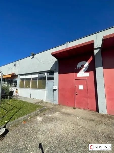 Location Local d'activités 340 m² - Photo 1