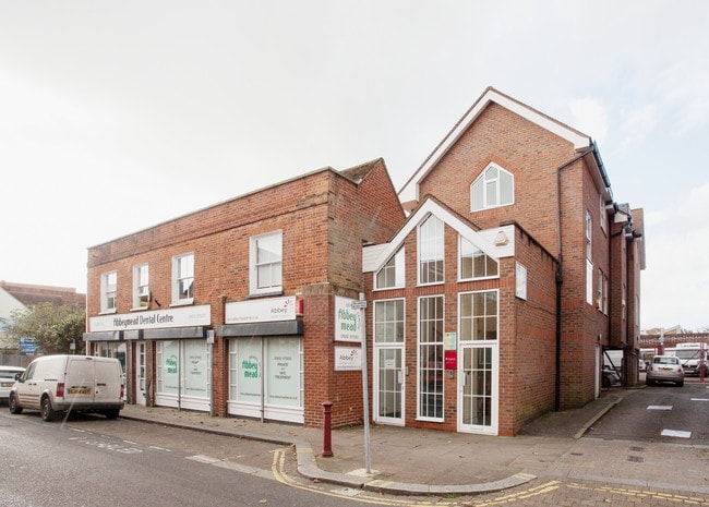 More details for 73 Guildford St, Chertsey - Office to Rent