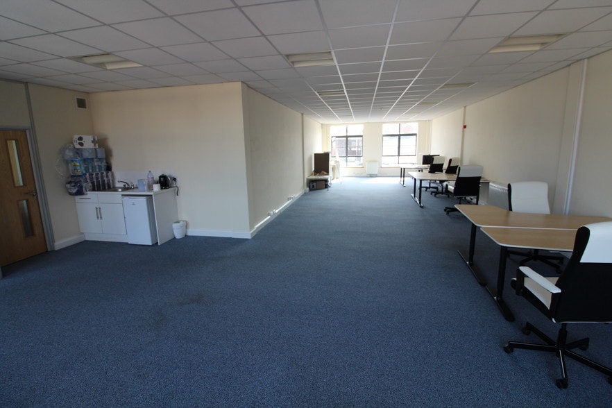 62 Caroline St, Birmingham for sale - Interior Photo - Image 2 of 12