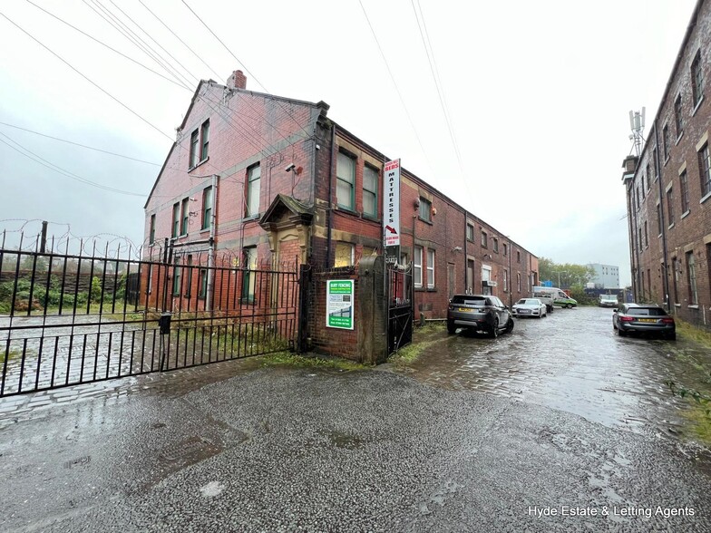 Bolton Rd, Bury for rent - Building Photo - Image 1 of 26