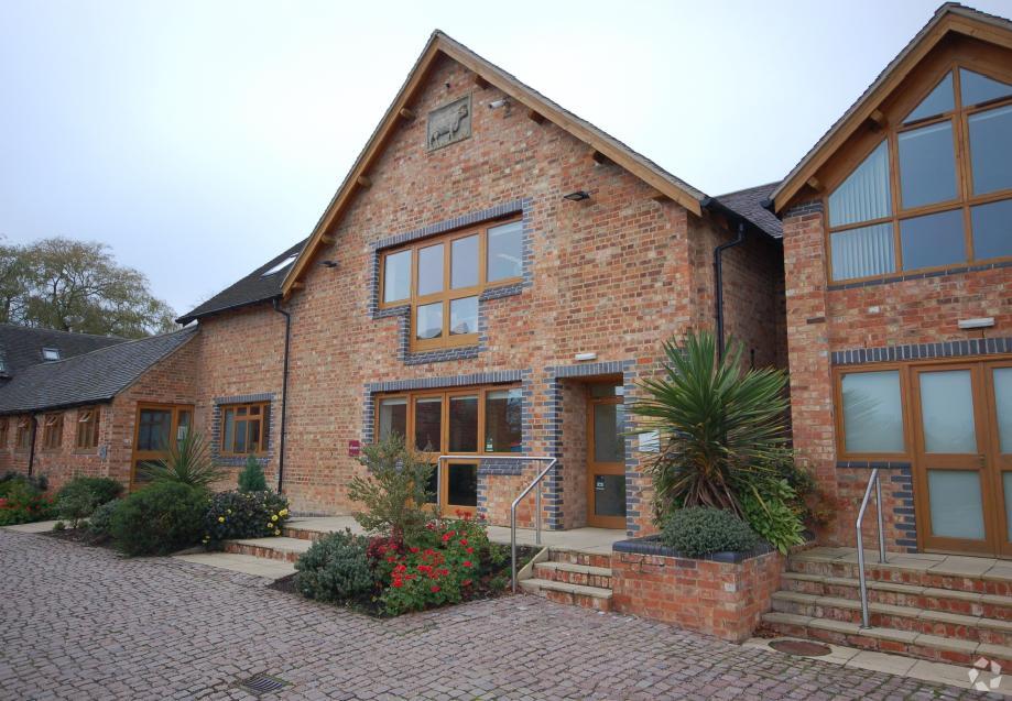 Watling St, Lutterworth to rent Primary Photo- Image 1 of 3