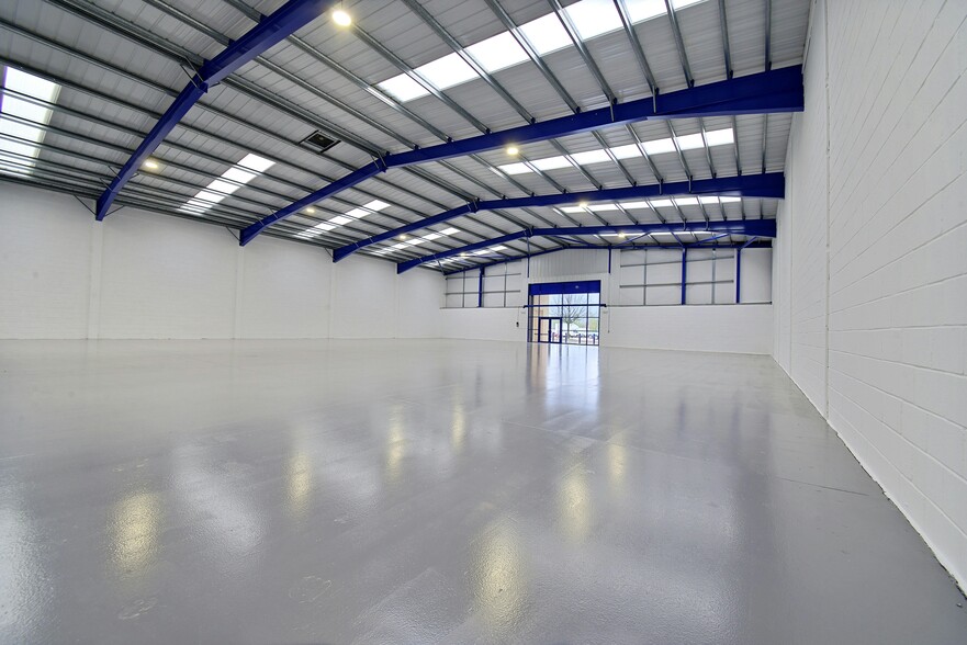 West Lodge Rd, Renfrew to rent - Building Photo - Image 2 of 8