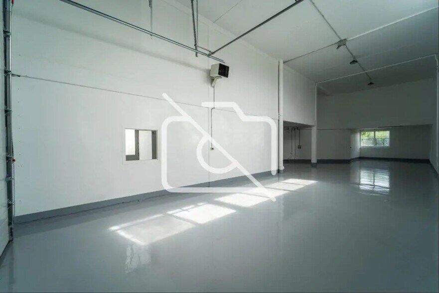 Industrial in Évry-Courcouronnes to rent - Interior Photo - Image 2 of 5