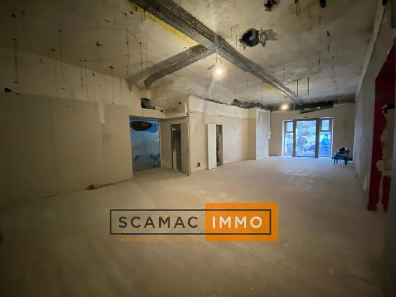 Retail in Marseille to rent - Interior Photo - Image 2 of 5
