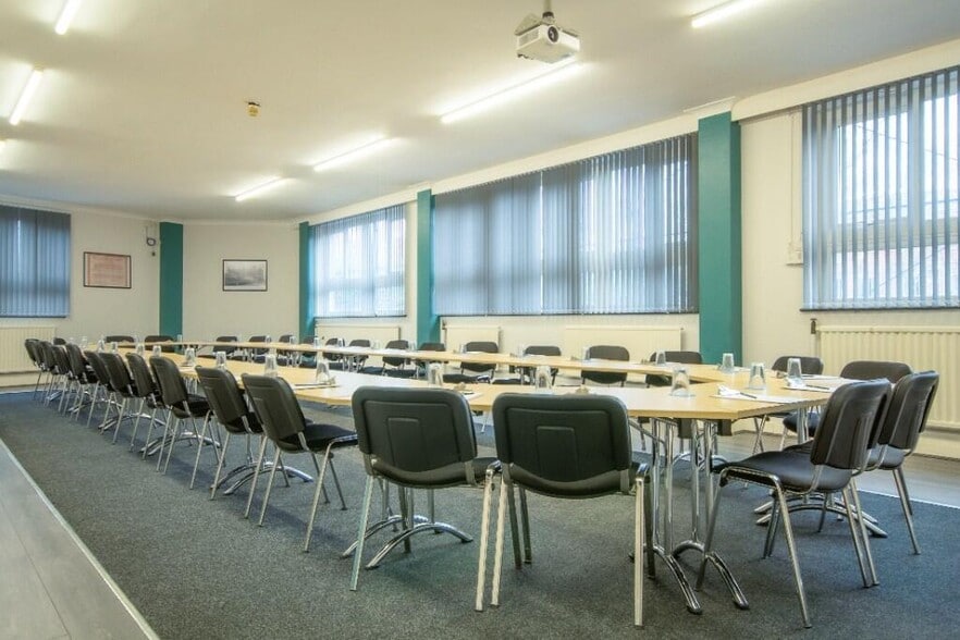 Wilsons Park, Manchester to rent - Interior Photo - Image 3 of 58