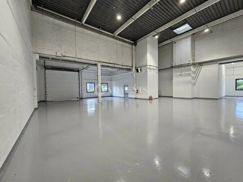 Light Industrial in Gennevilliers to rent - Building Photo - Image 3 of 12