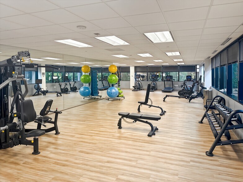 11811 N Tatum Blvd, Phoenix, AZ to rent - Interior Photo - Image 3 of 16