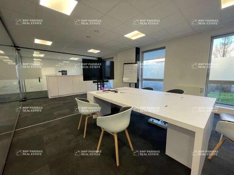 395 Rue Du Général De Gaulle, Marcq-en-Baroeul to rent - Interior Photo - Image 2 of 6