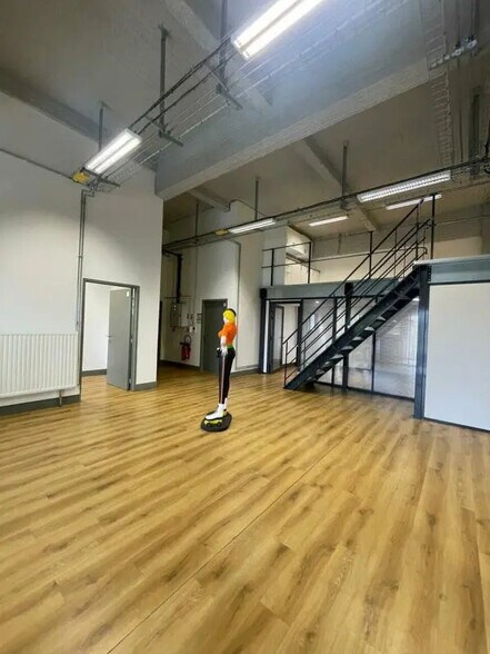 Office in Bègles to rent - Building Photo - Image 2 of 11