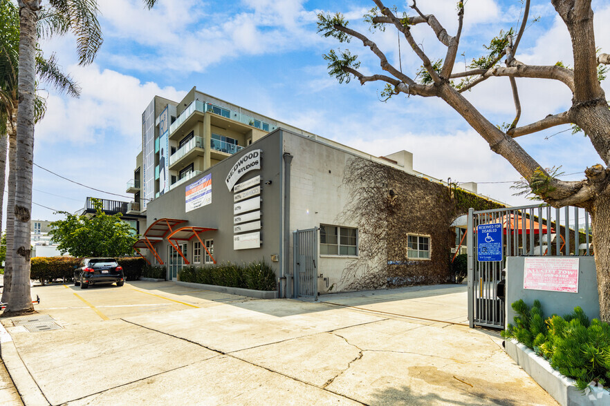 4077-4081 Redwood Ave, Los Angeles, CA for rent - Primary Photo - Image 1 of 20