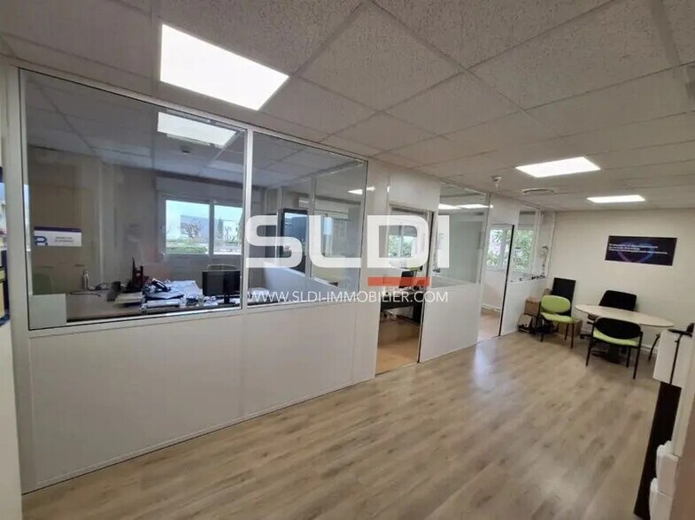 89 Avenue Du Progrès, Chassieu to rent - Interior Photo - Image 2 of 4