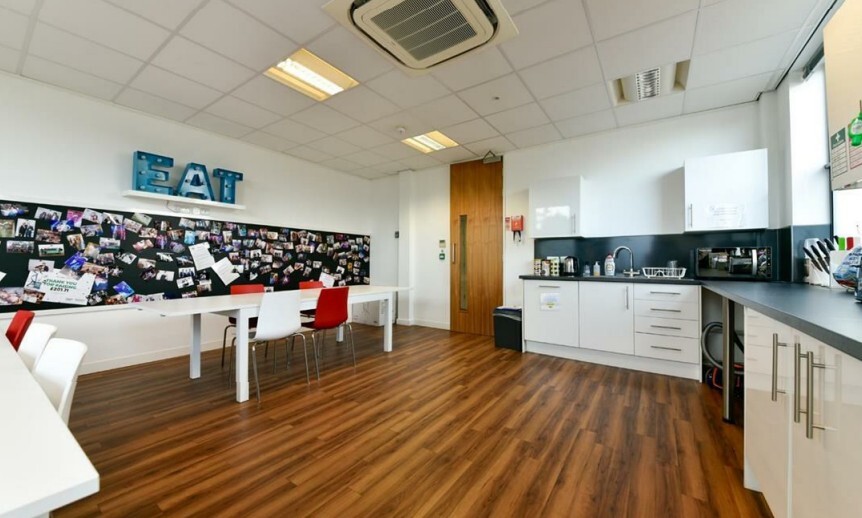 1E Empingham House, Uppingham Gate, Oakham to rent - Interior Photo - Image 2 of 3