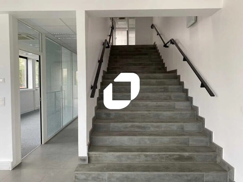 Office in Nanterre to rent - Interior Photo - Image 3 of 16