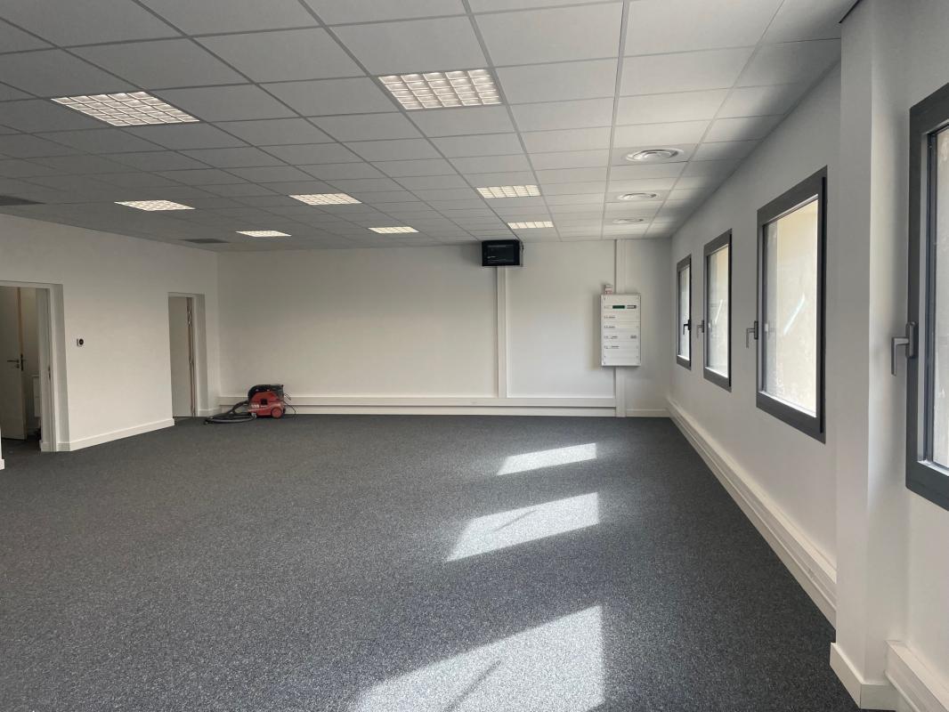 Office in Aubagne to rent Interior Photo- Image 1 of 6