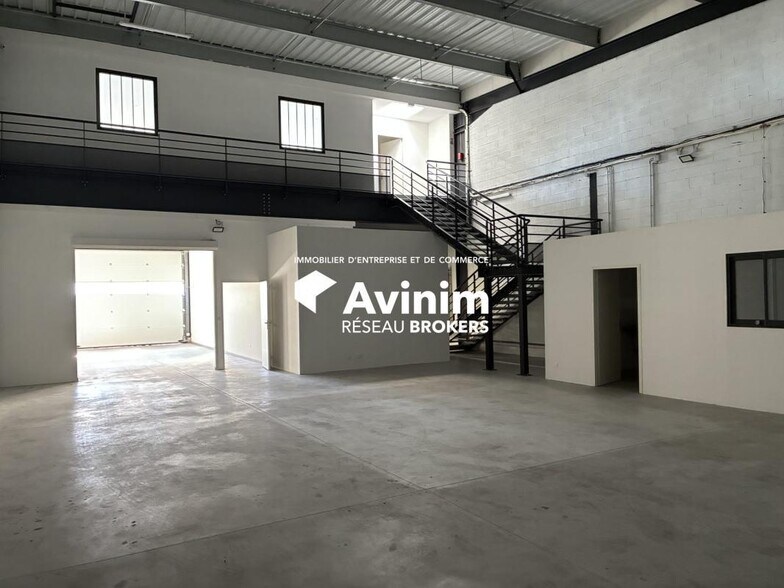 Industrial in La Ciotat to rent - Interior Photo - Image 1 of 9