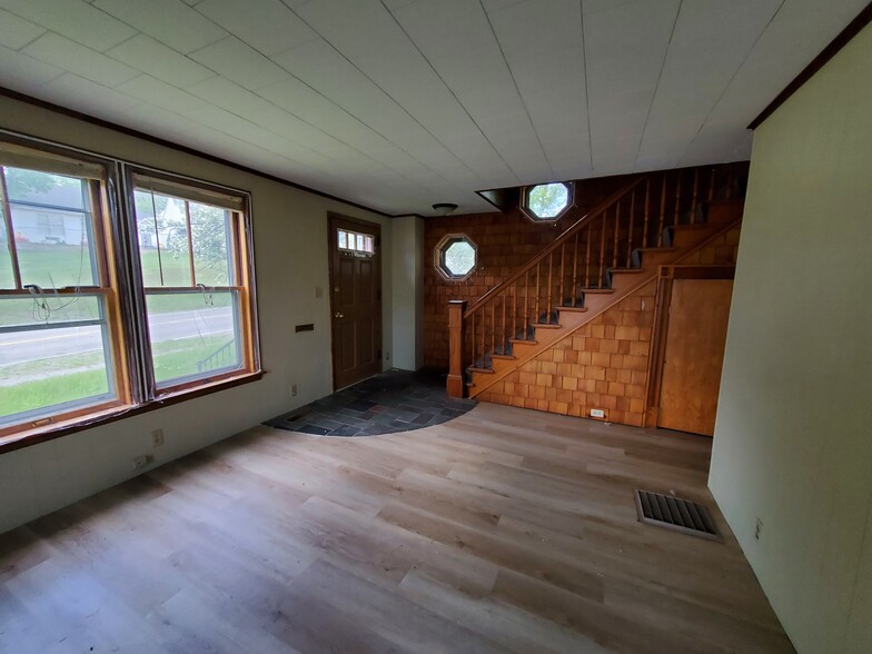 181 Mechanic St, Lebanon, NH for sale - Interior Photo - Image 2 of 5