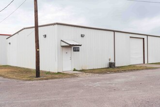 220 Ken Dr, Sherman, TX for rent Building Photo- Image 1 of 9