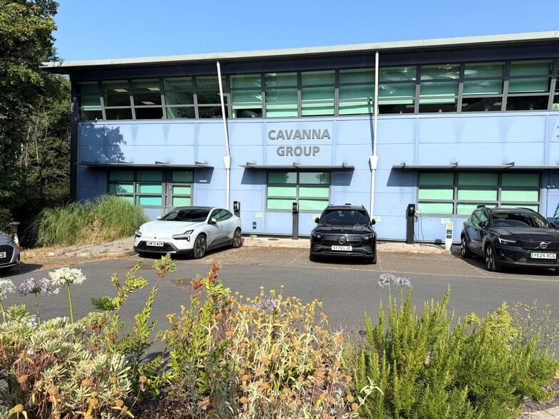 Nicholson Rd, Torquay to rent - Building Photo - Image 2 of 3