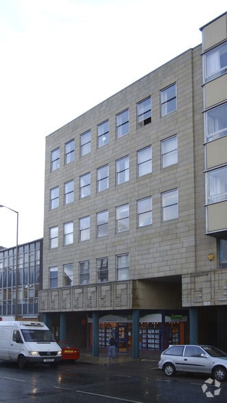 Market St, Huddersfield to rent - Building Photo - Image 2 of 7