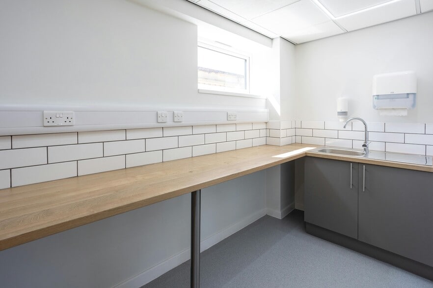 Whittington Rd, Worcester to rent - Building Photo - Image 2 of 8