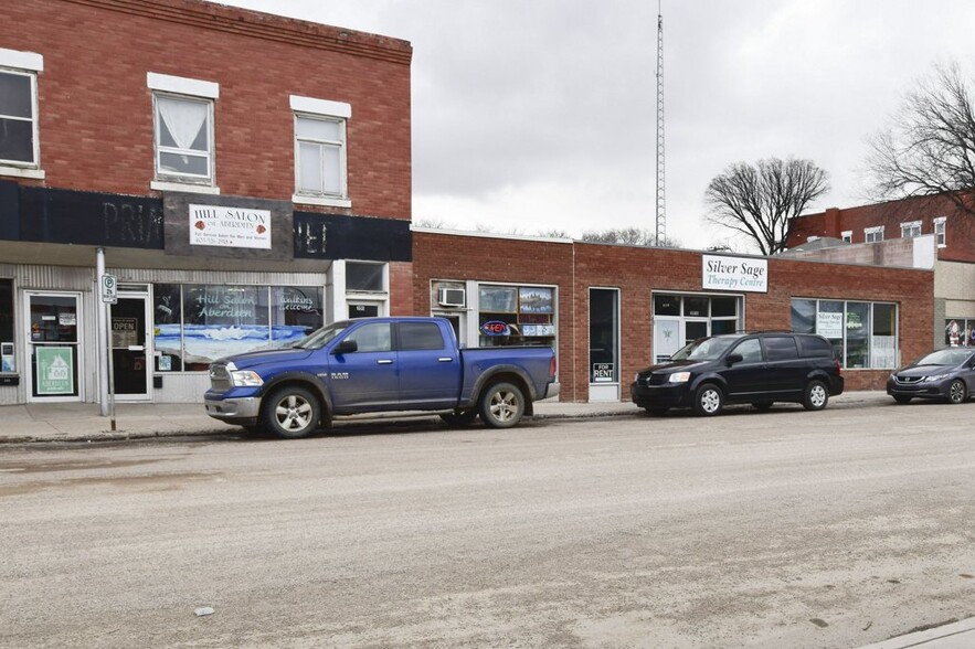 391 Aberdeen St SE, Medicine Hat, AB for sale - Building Photo - Image 1 of 19