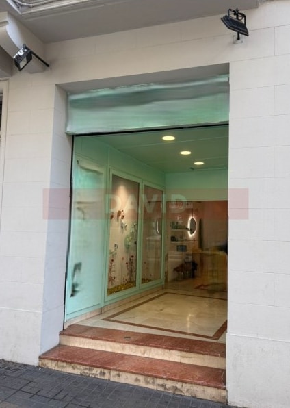 Retail in Barcelona, Barcelona to rent Building Photo- Image 1 of 5