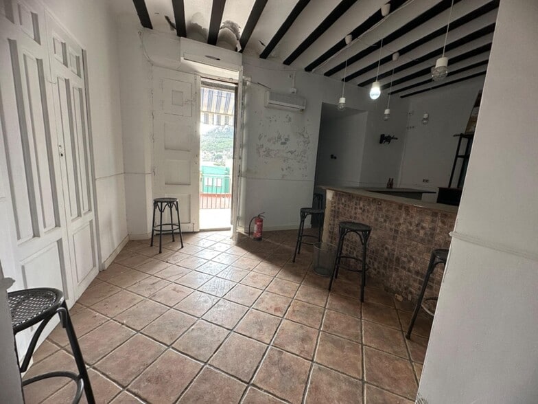 Retail in Cieza to rent - Interior Photo - Image 2 of 13