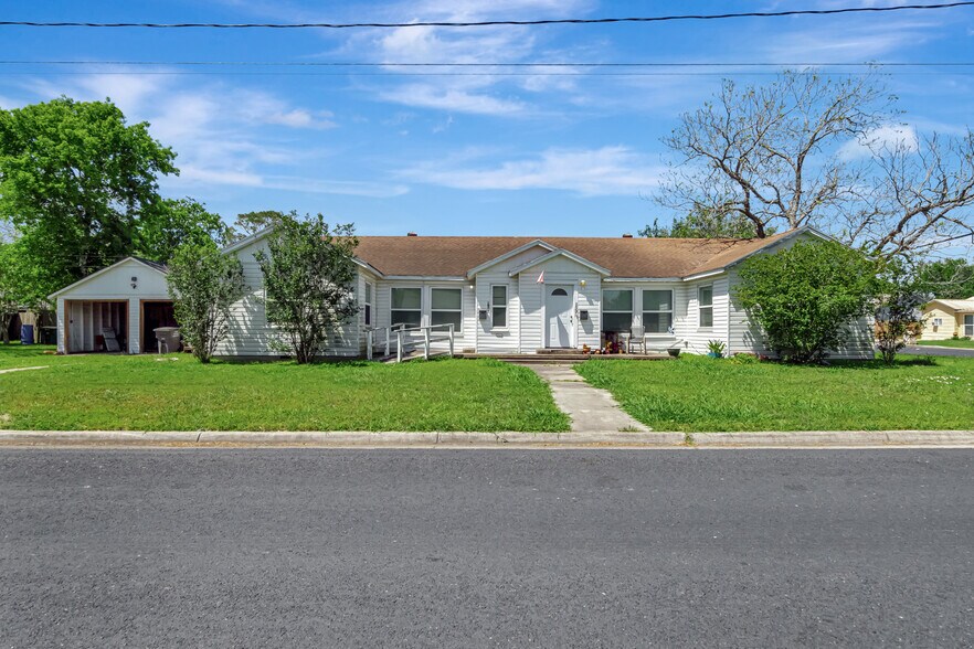 1005 Macarthur St, Victoria, TX for sale - Primary Photo - Image 1 of 34