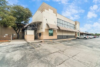 5005 West Ave, San Antonio, TX for rent Building Photo- Image 1 of 23