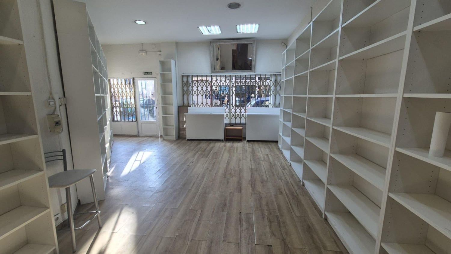 Retail in Madrid, Madrid to rent Interior Photo- Image 1 of 8