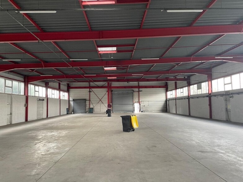 Light Industrial in Aulnay-sous-Bois to rent - Interior Photo - Image 2 of 6