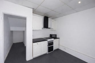 210 Newland Ave, Hull to rent Interior Photo- Image 2 of 4